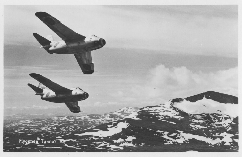 Flygande Tunnor - två flygplan Saab J 29